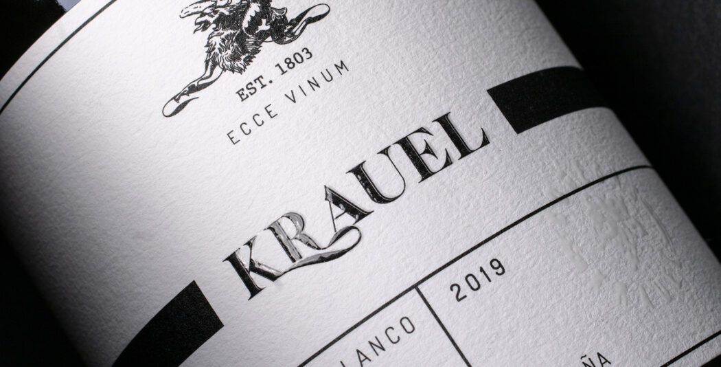 Fylgia diseño de etiqueta vino blanco