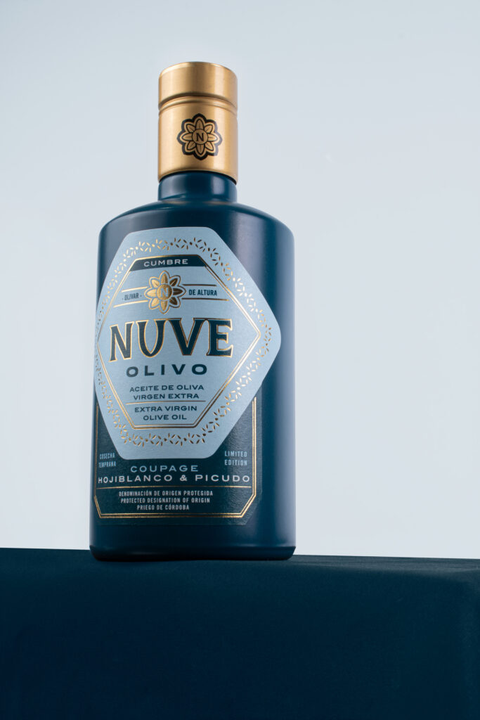 Nuve-olivo-diseño-de-etiqueta-aceite-oliva