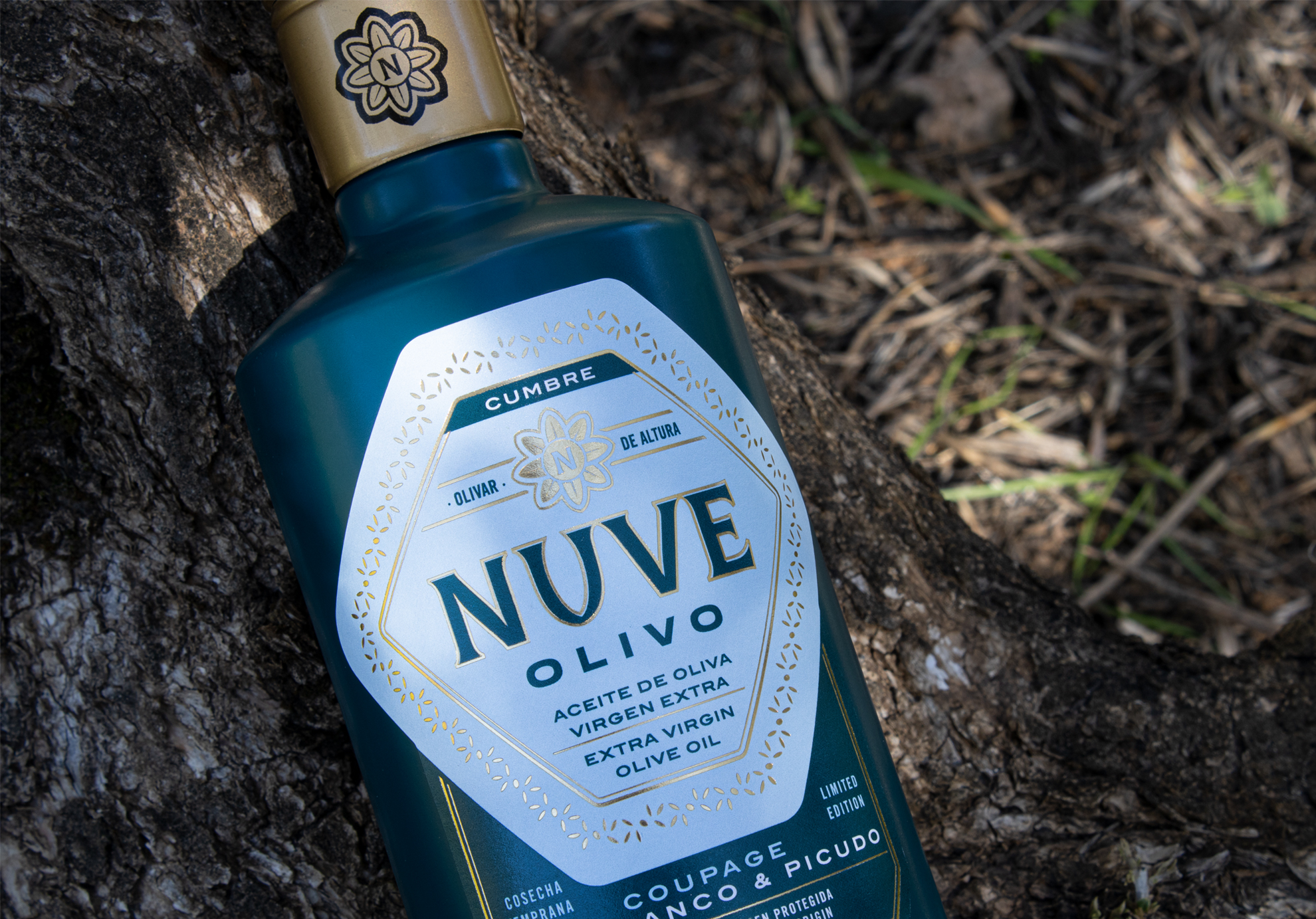 Nuve-olivo-diseño-de-etiqueta-aceite-oliva