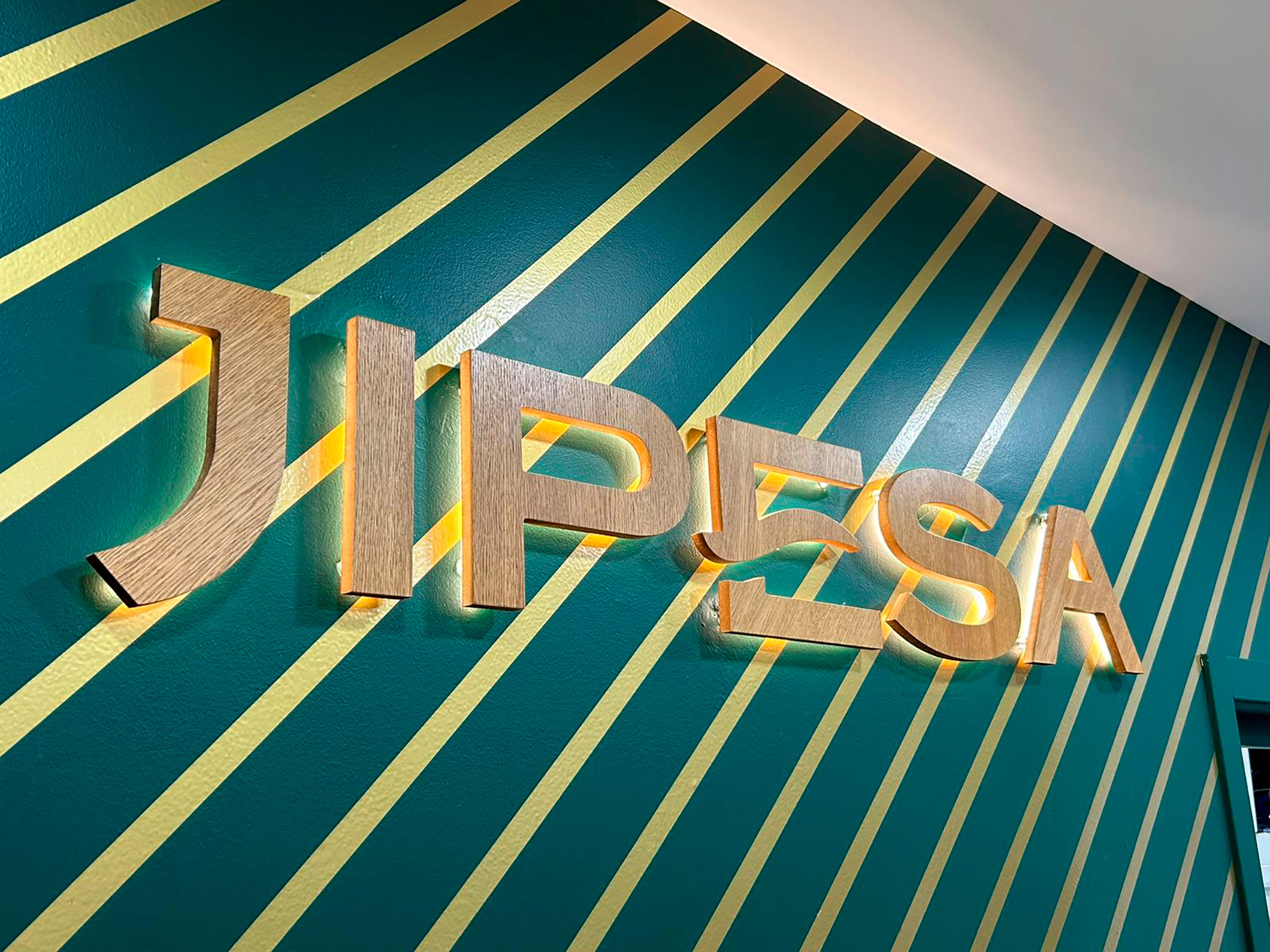 Diseño y decoración tienda Jipesa