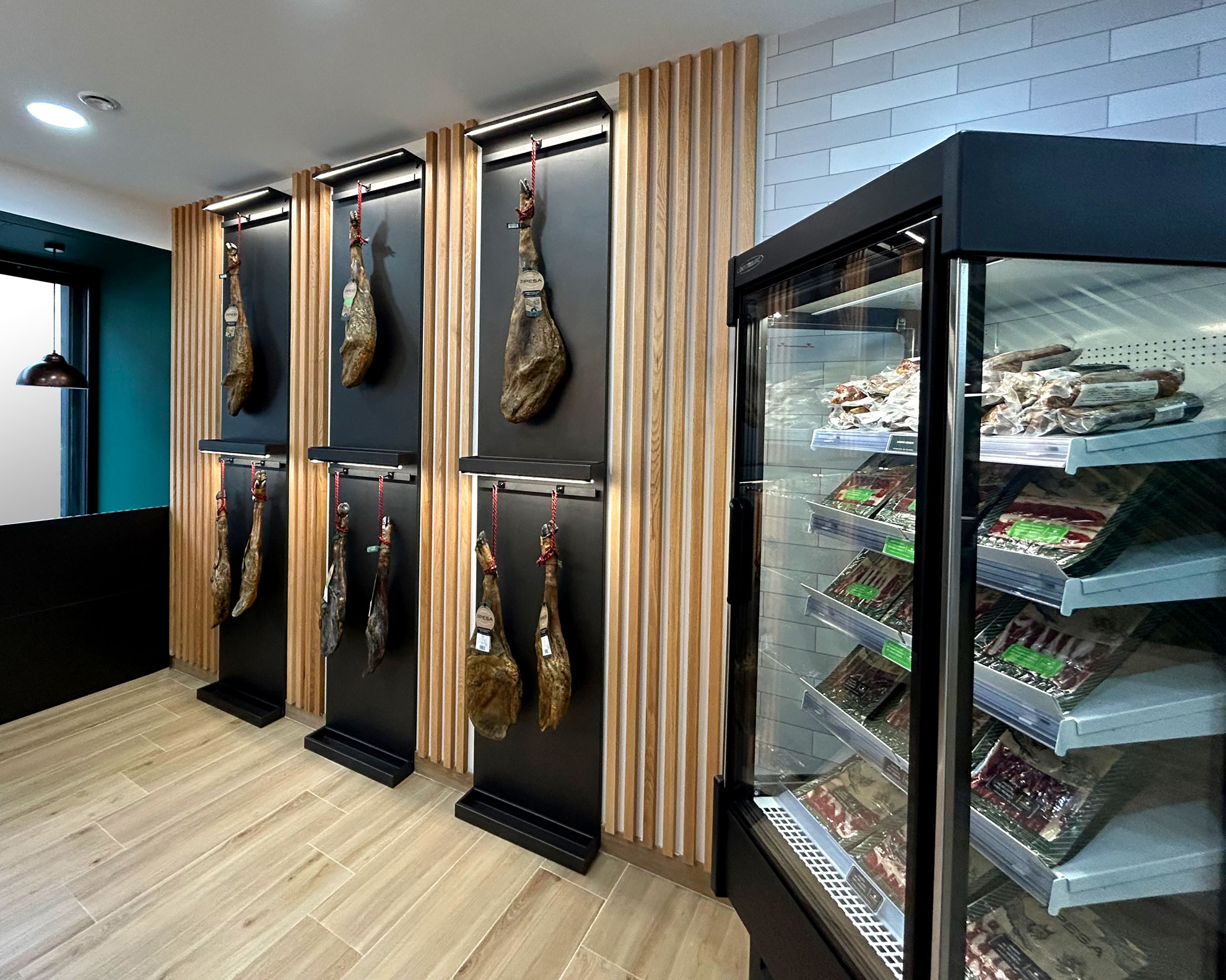 Diseño y decoración tienda Jipesa